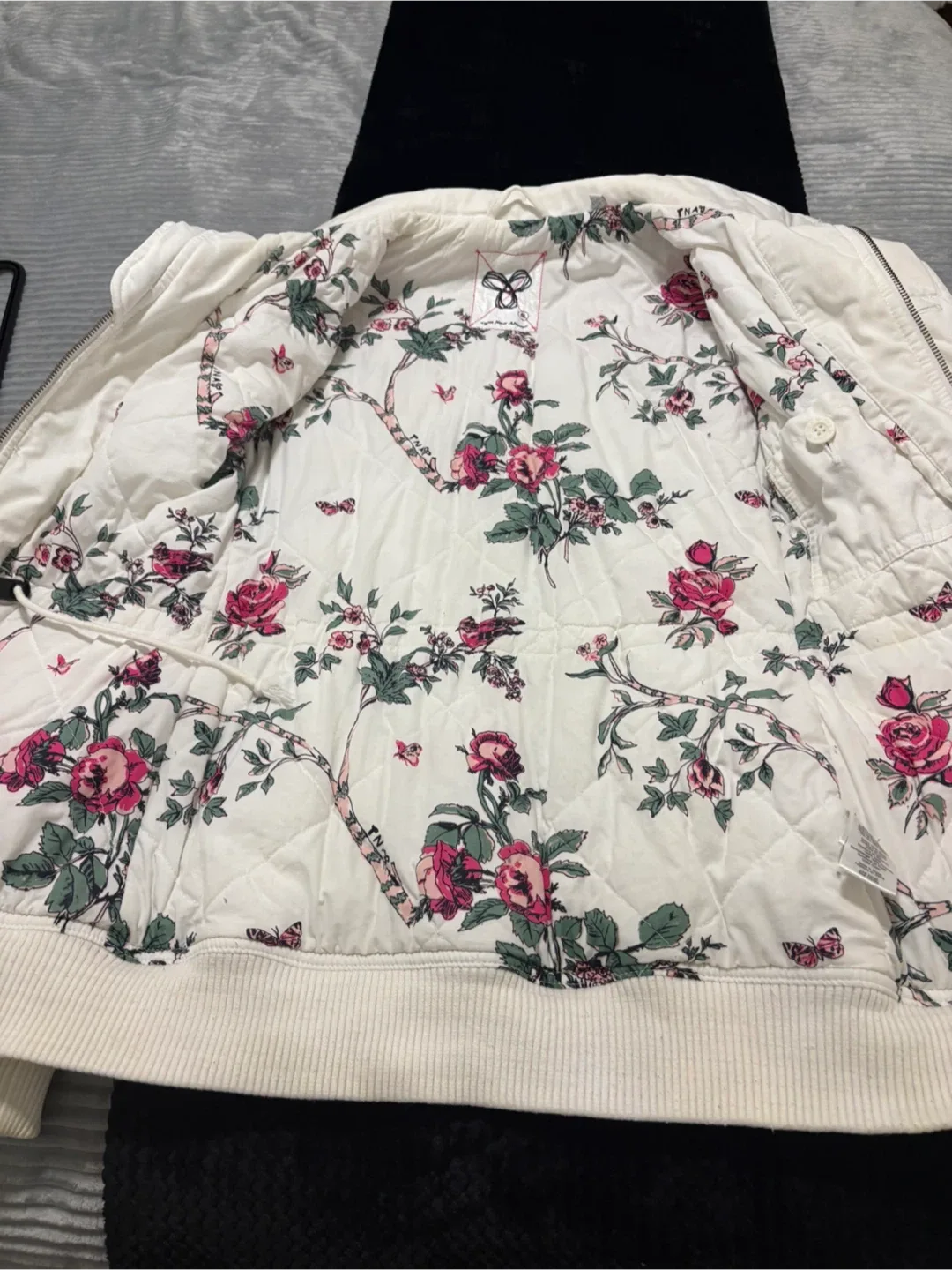 🥕TNA Now Always White Jacket image indicator(6)