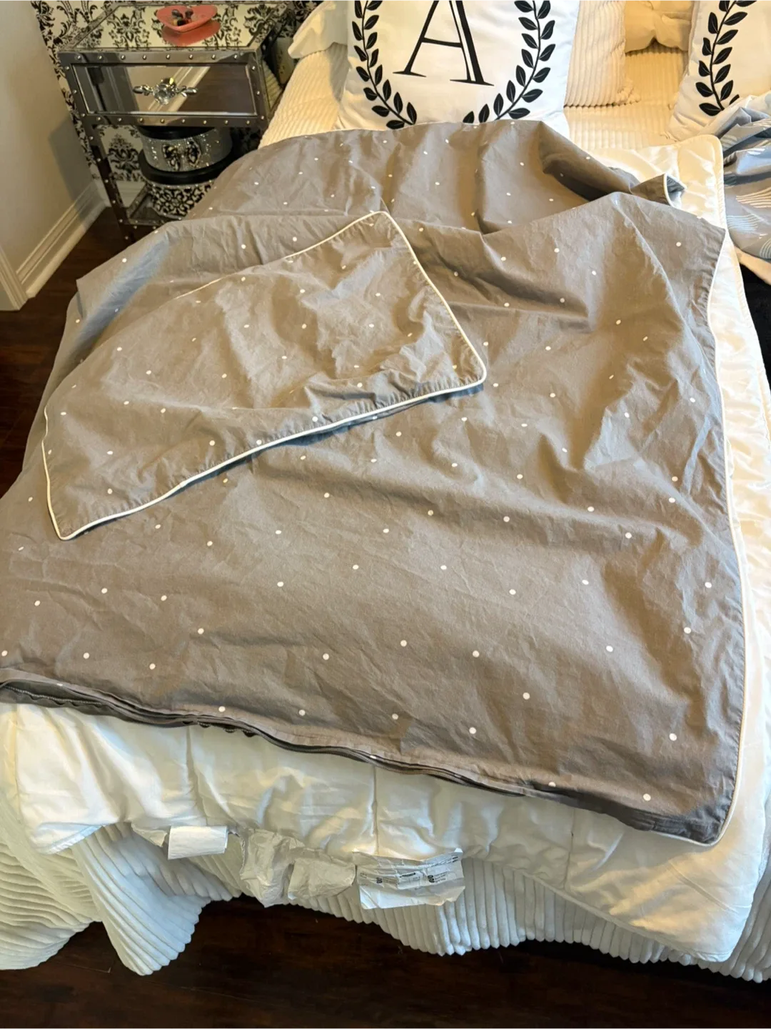 🥕IKEA White Comforter & Grey Polka Dot Duvet Cover Set image indicator(2)