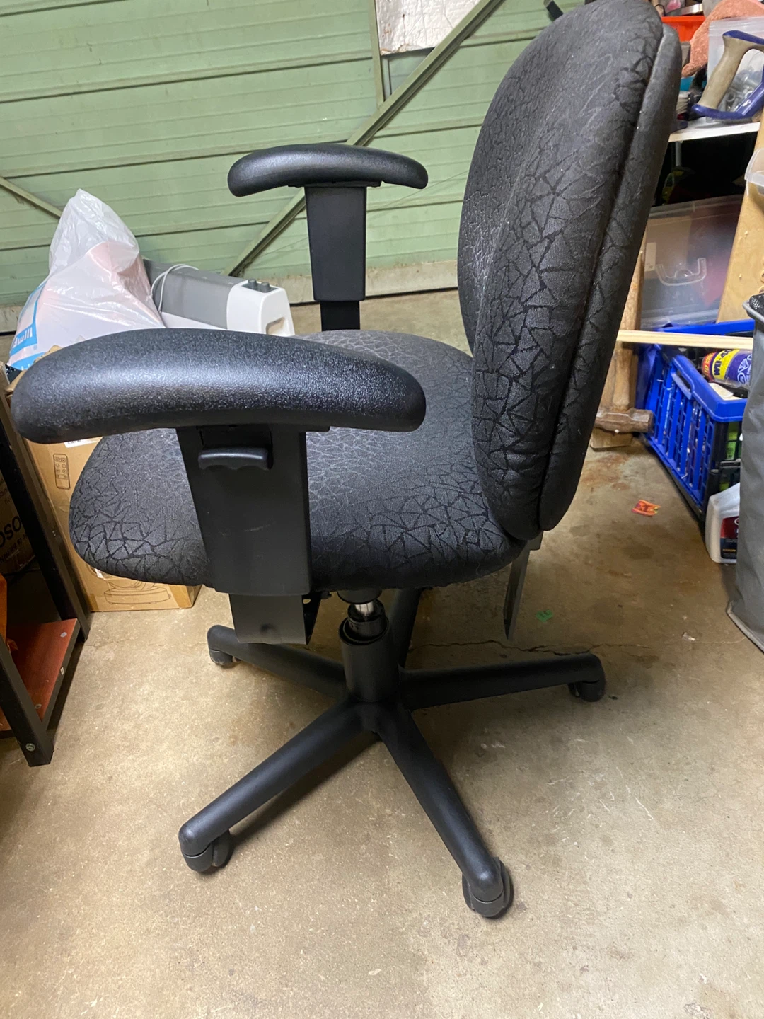 Black Office Chair - photo 2