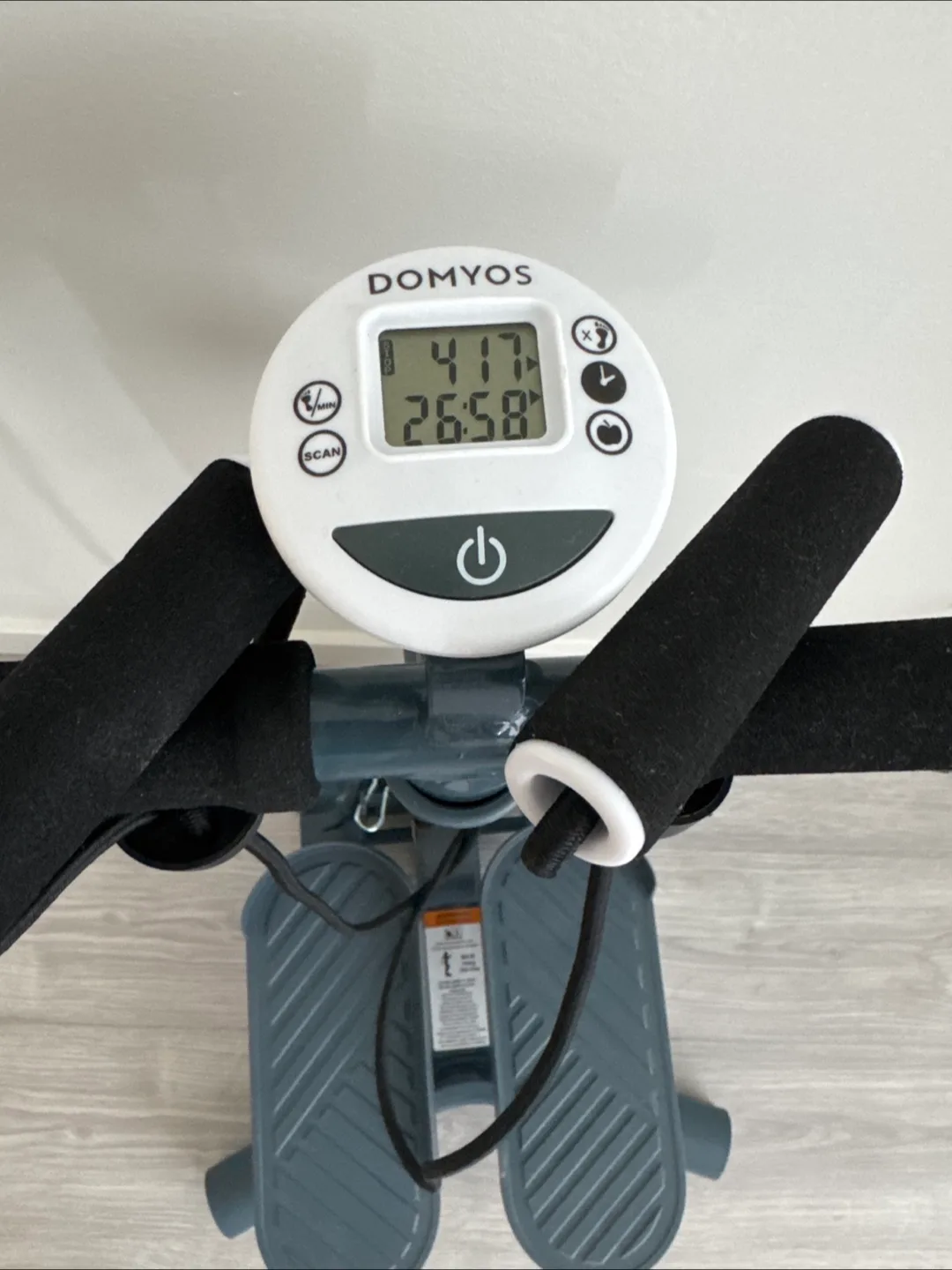 Domyos MS520 Mini Stepper with Handlebars and Resistance bands image indicator(2)