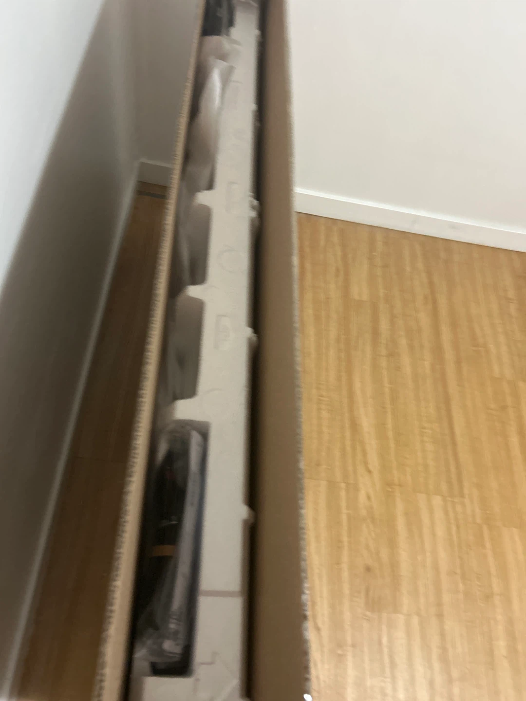 New Samsung Crystal UHD U8200F 55" TV (in box) - photo 2