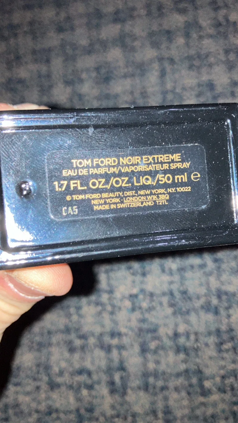 Variety of Perfumes & Colognes image indicator(7)