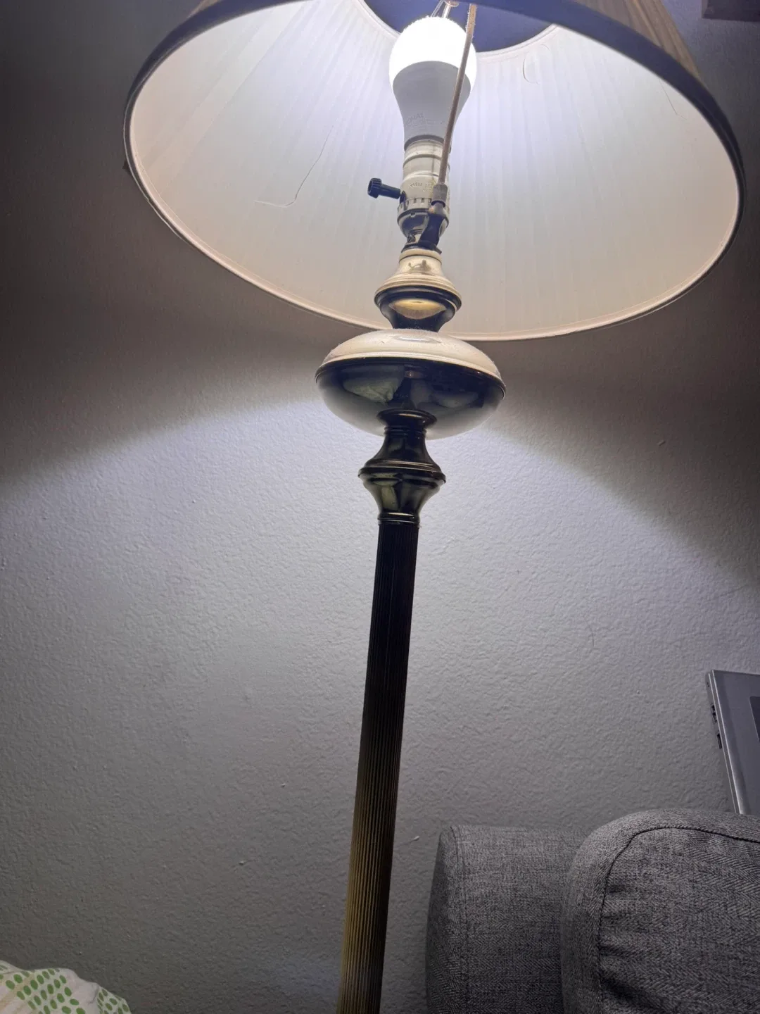 Vintage Brass Floor Lamp image indicator(2)