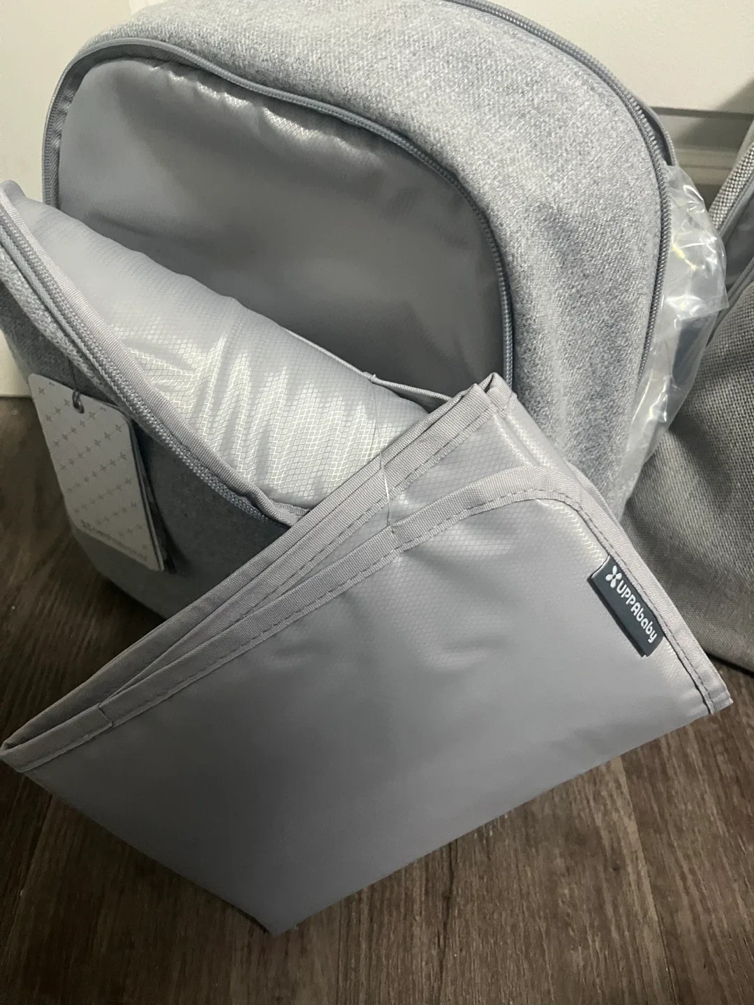 UPPAbaby Changing Backpack Diaper Bag image indicator(4)