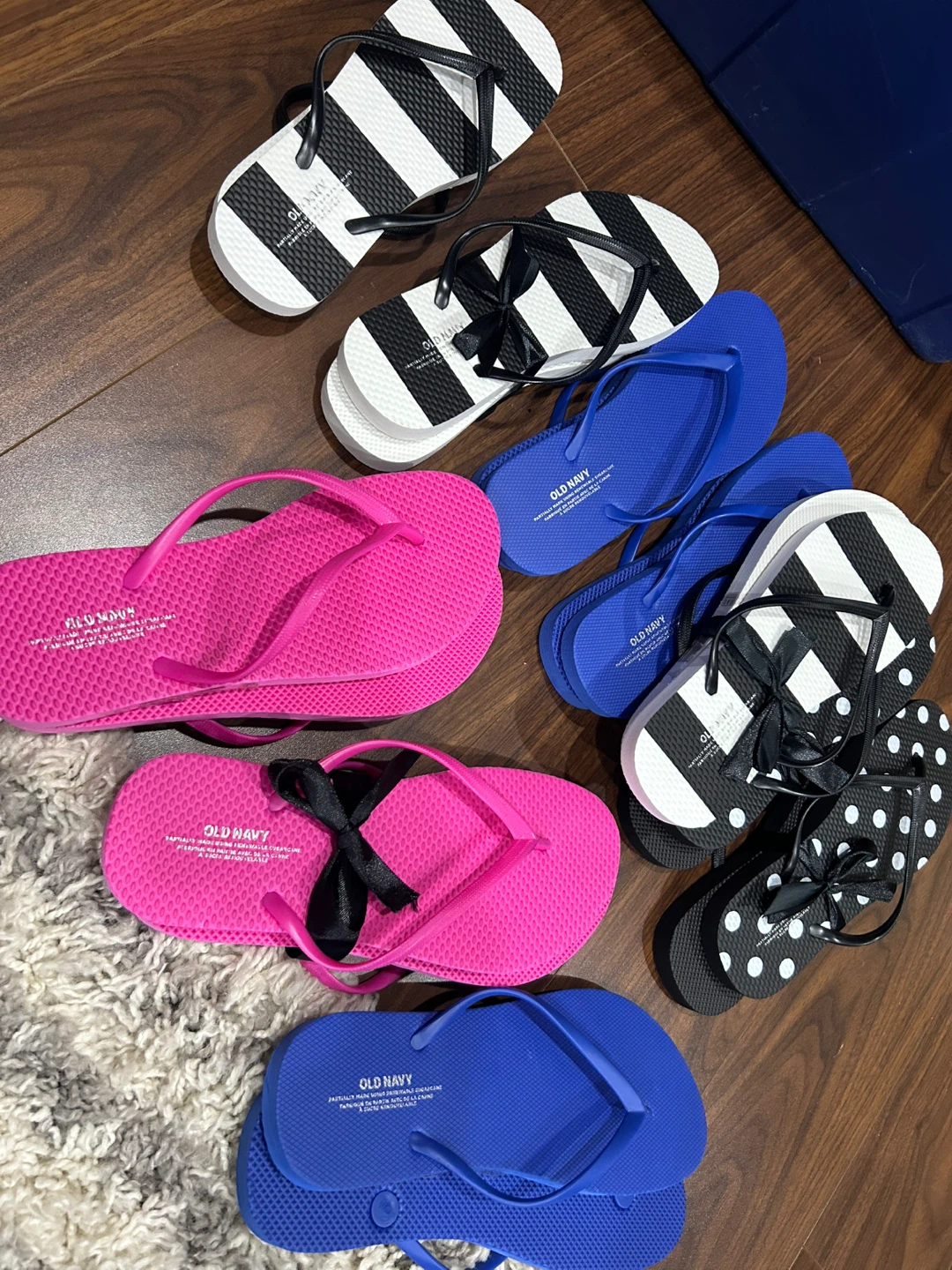 10 pairs of flip flops 1x6, 6x7, 1x8, 2x9