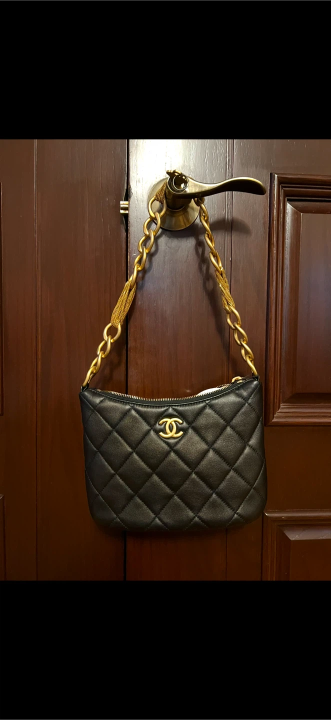 Chanel Black Quilted Leather Shoulder Bag - photo 2