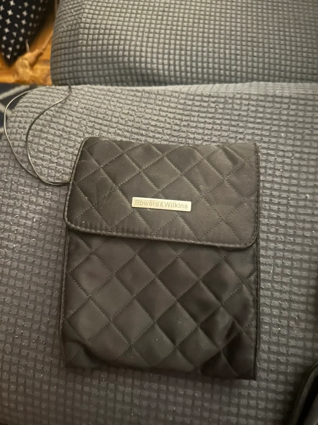 Bowers & Wilkins Headphones with Case image indicator(4)