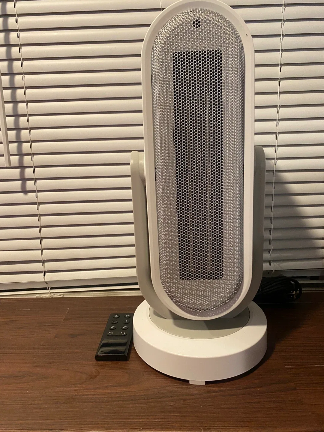 Space Heater with Remote - White image indicator(2)