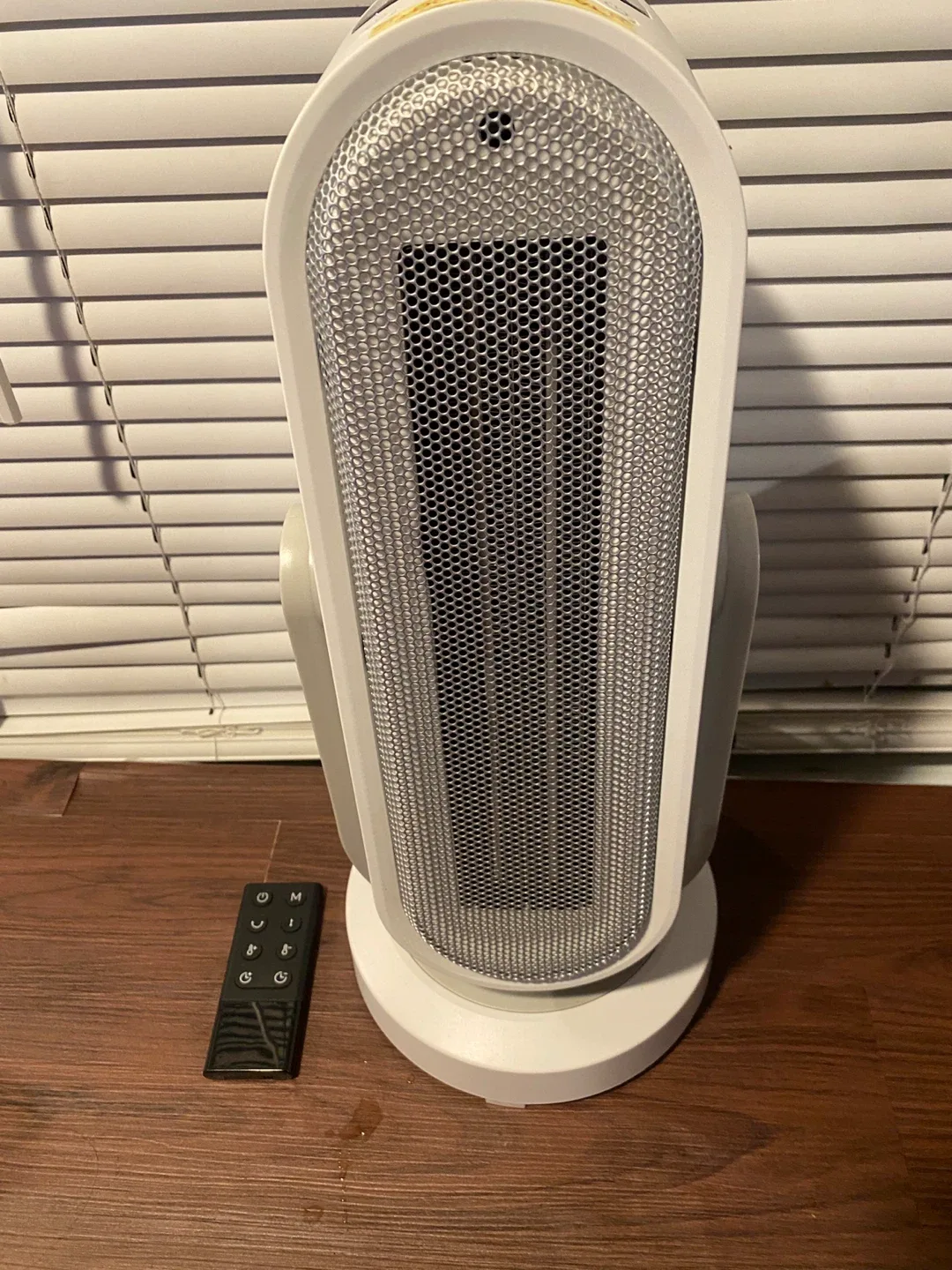Space Heater with Remote - White image indicator(5)