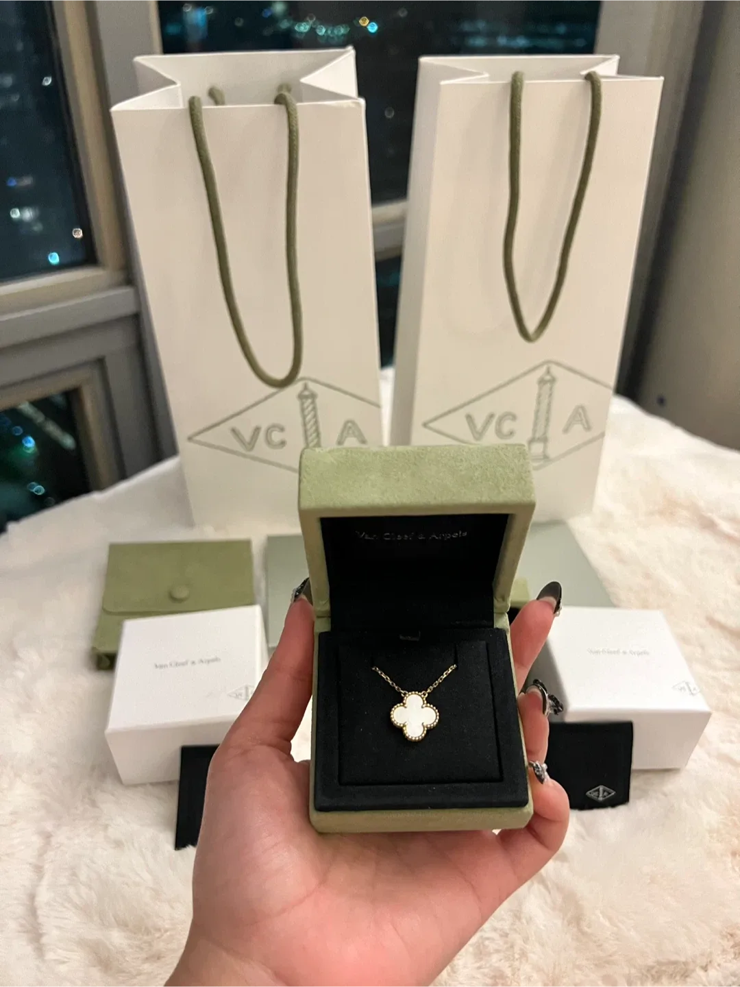 Van Cleef & Arpels Vintage Alhambra pendant - Mother of Pearl thumbnail