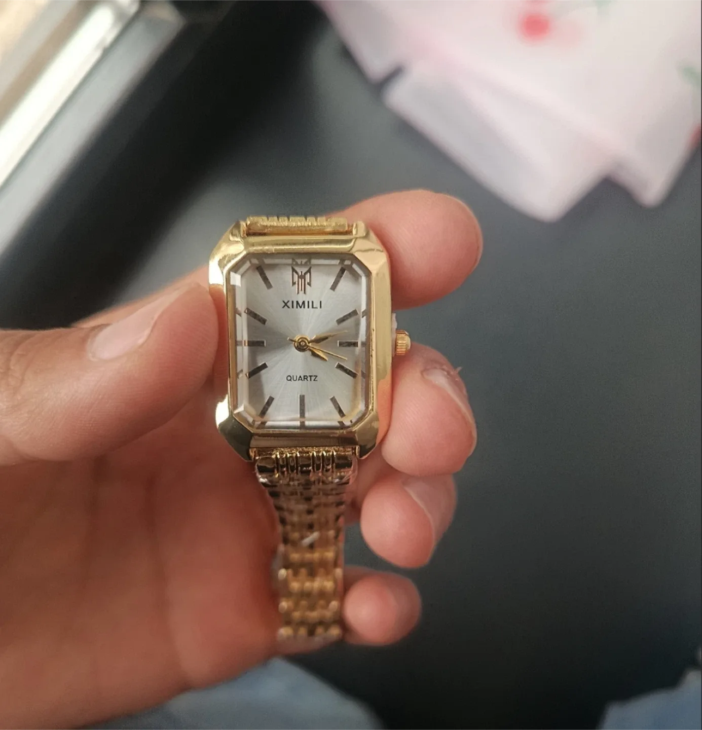 Ximili Quartz Gold Watch image indicator(2)