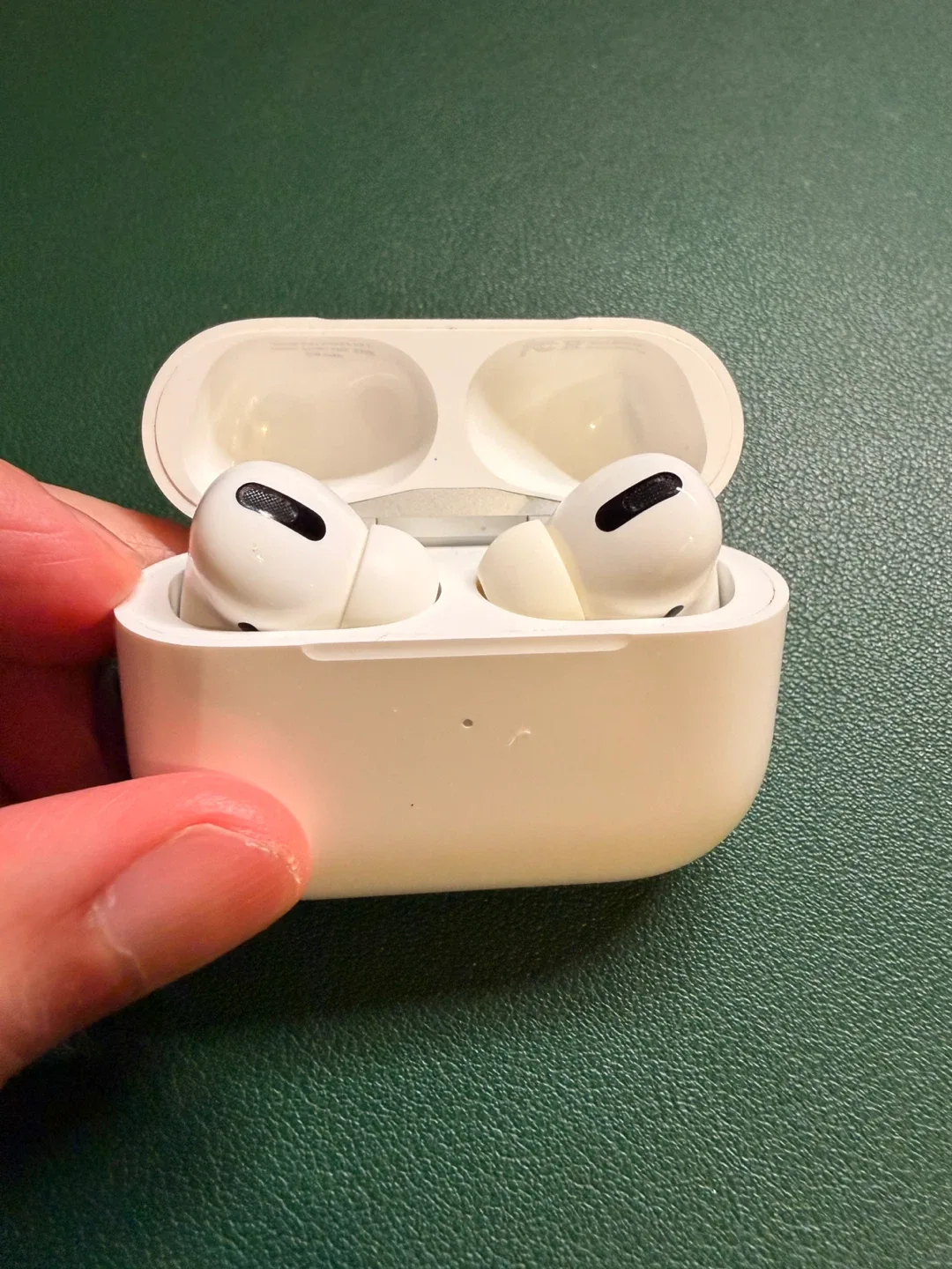 Apple AirPods Pro 1st gen image indicator(5)