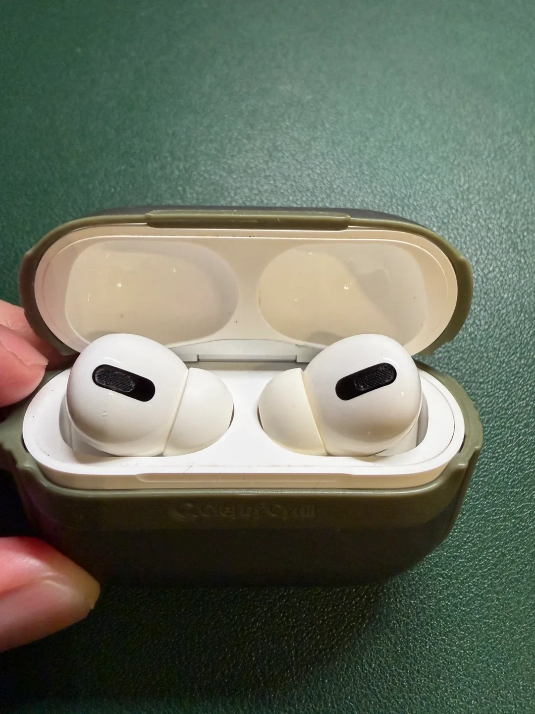 Apple AirPods Pro 1st gen image indicator(4)