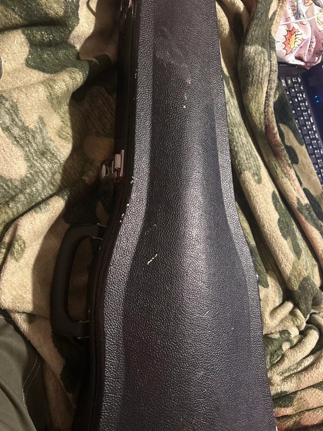 Aubert Violin with Hard Case, 2 Rosins, Chin Rest, and 1 Bow image indicator(2)