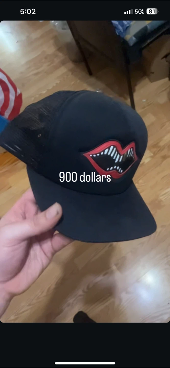 Black crome heart Trucker Hat with Lip Design