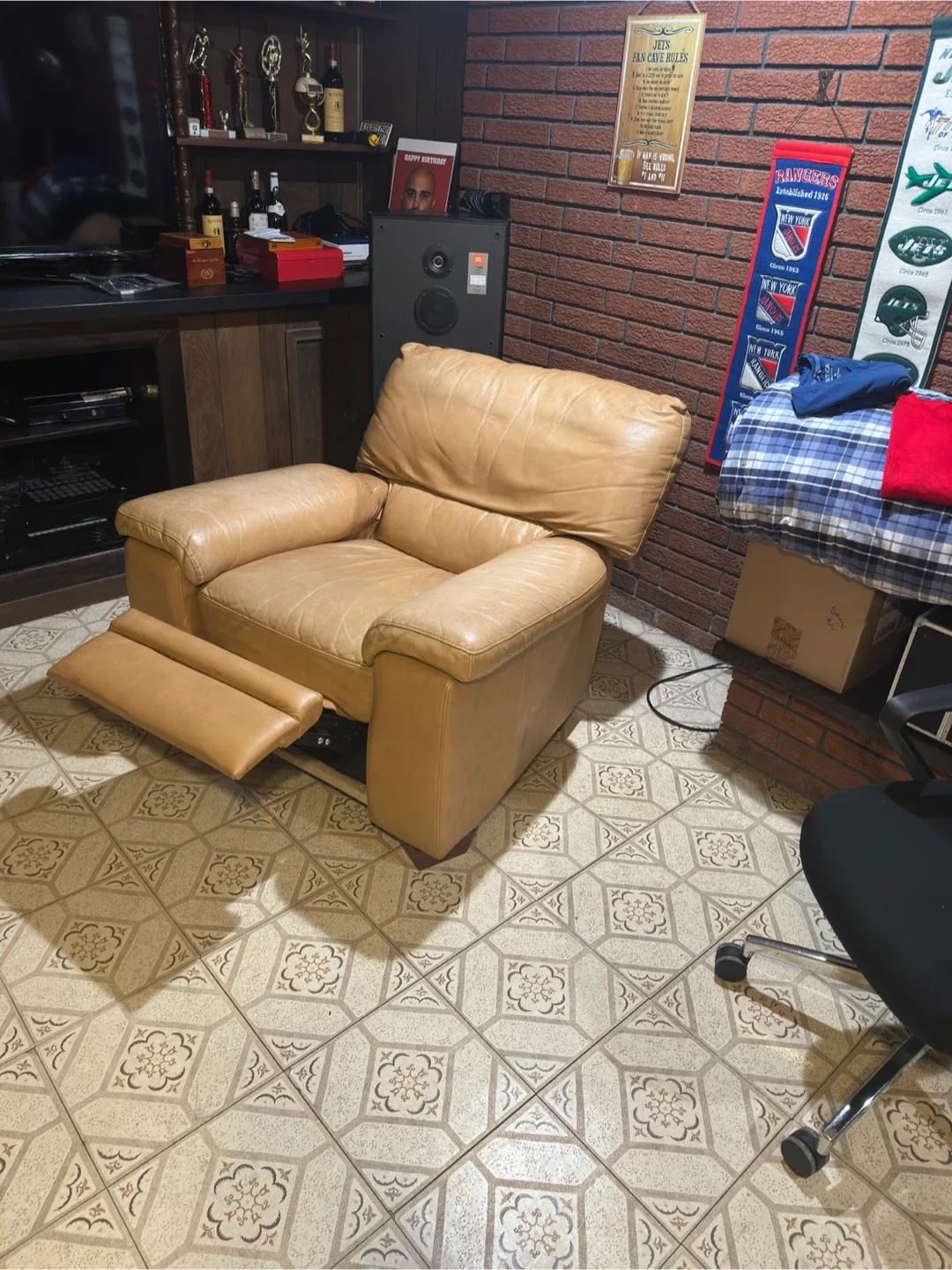 (2) x Leather Recliner Chair - Tan image indicator(4)