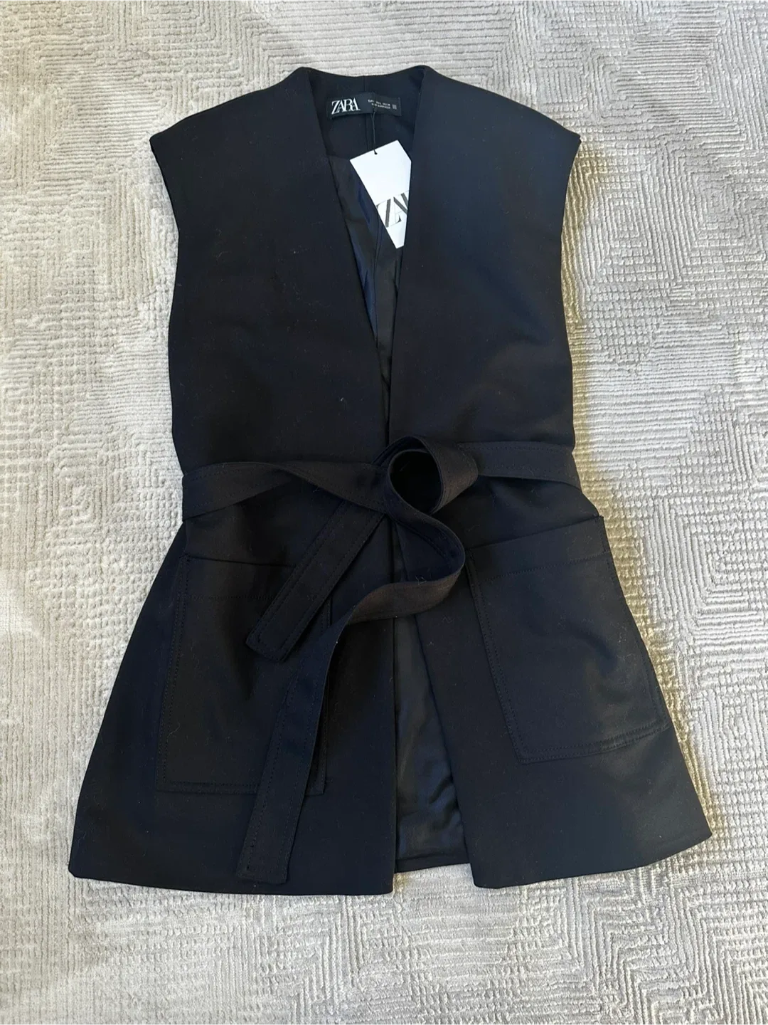 NEW Zara Black Sleeveless Vest - Size L thumbnail
