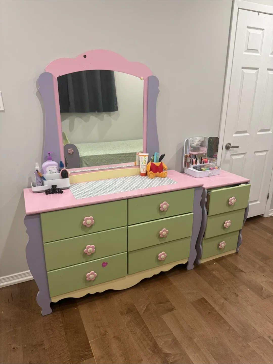 Kids Bedroom Set - Bed, Dresser, Nightstand image indicator(2)