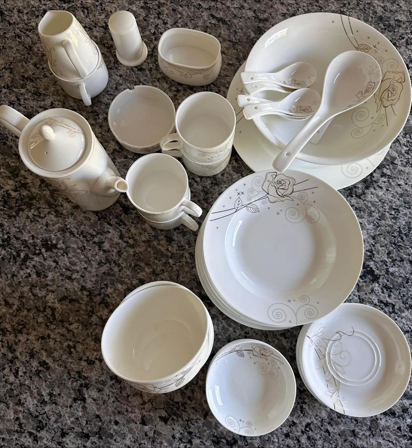 Brand new Bone China Dinnerware Set image indicator(2)