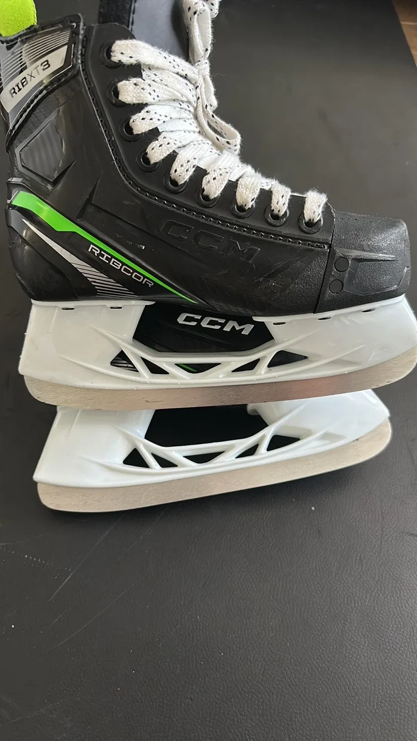 CCM Ribcor Ice Hockey Skates for Kids image indicator(3)