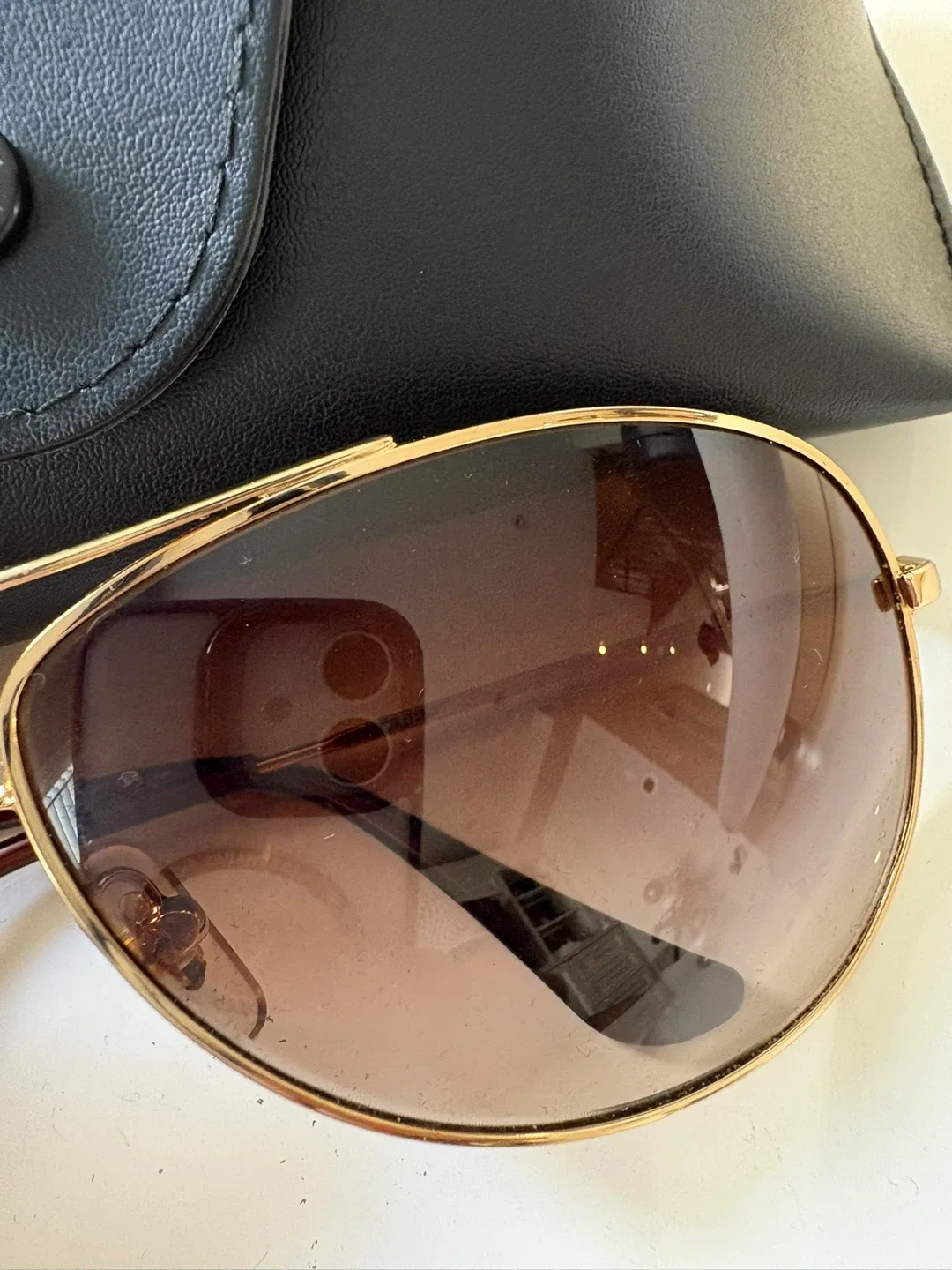 Ray-Ban Aviator Sunglasses with Case image indicator(2)