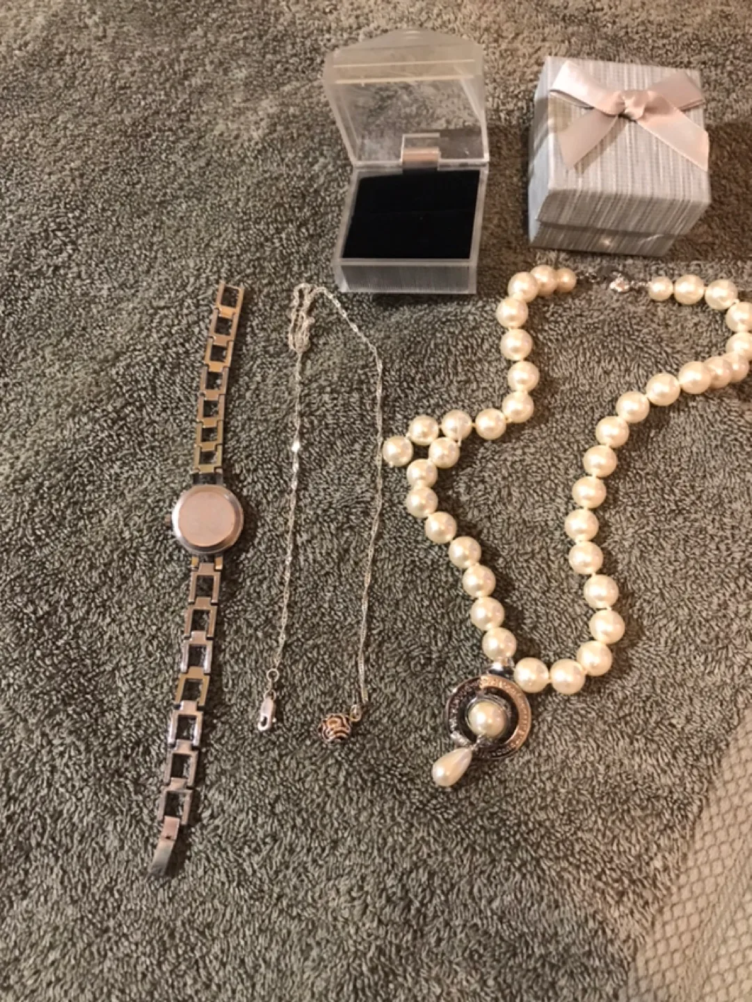 Jewelry Set: Watch, Pearl Necklace, Silver Necklace image indicator(9)