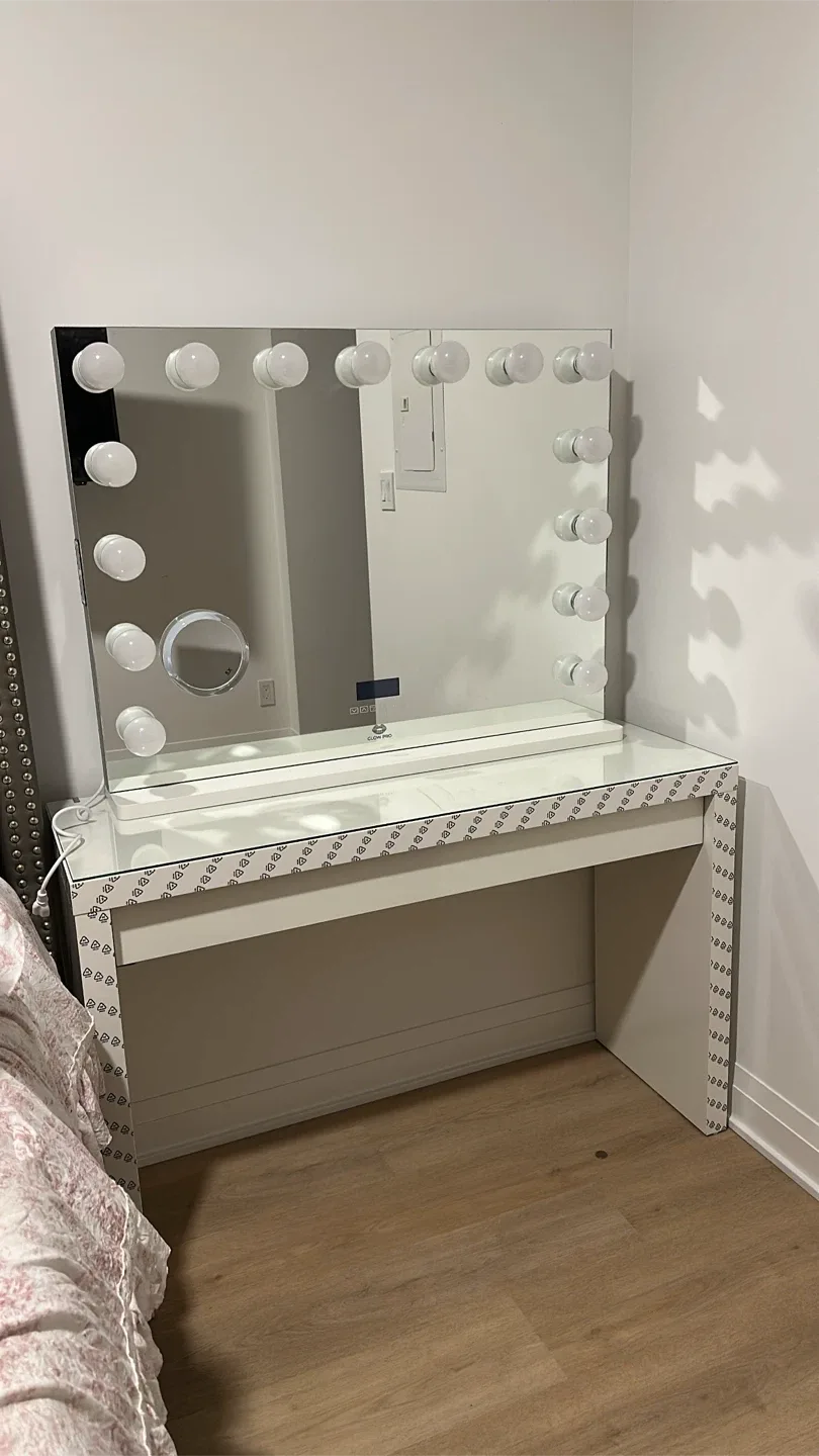 Lyx Vanity Hollywood Glow Pro Vanity Mirror image indicator(2)