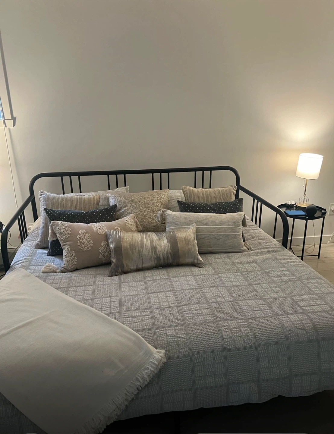 IKEA Daybed Frame - Black Metal + 2 Matress + 2 side round table - photo 2