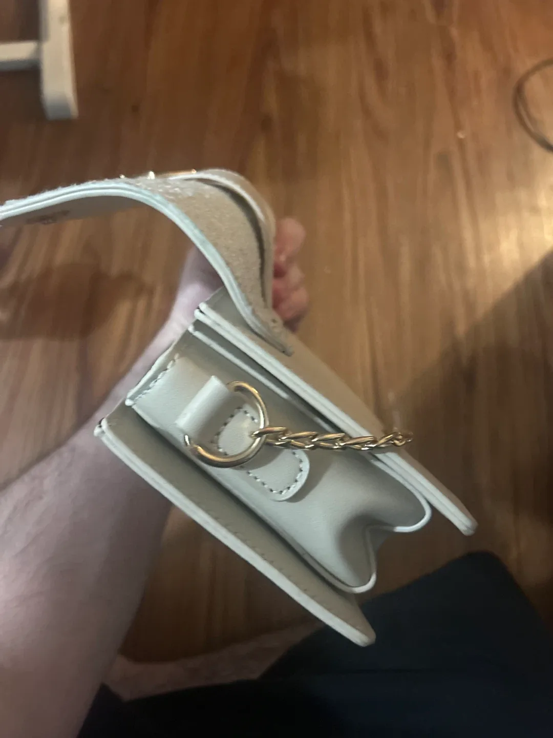 Beige Shoulder Bag with Gold Chain image indicator(4)