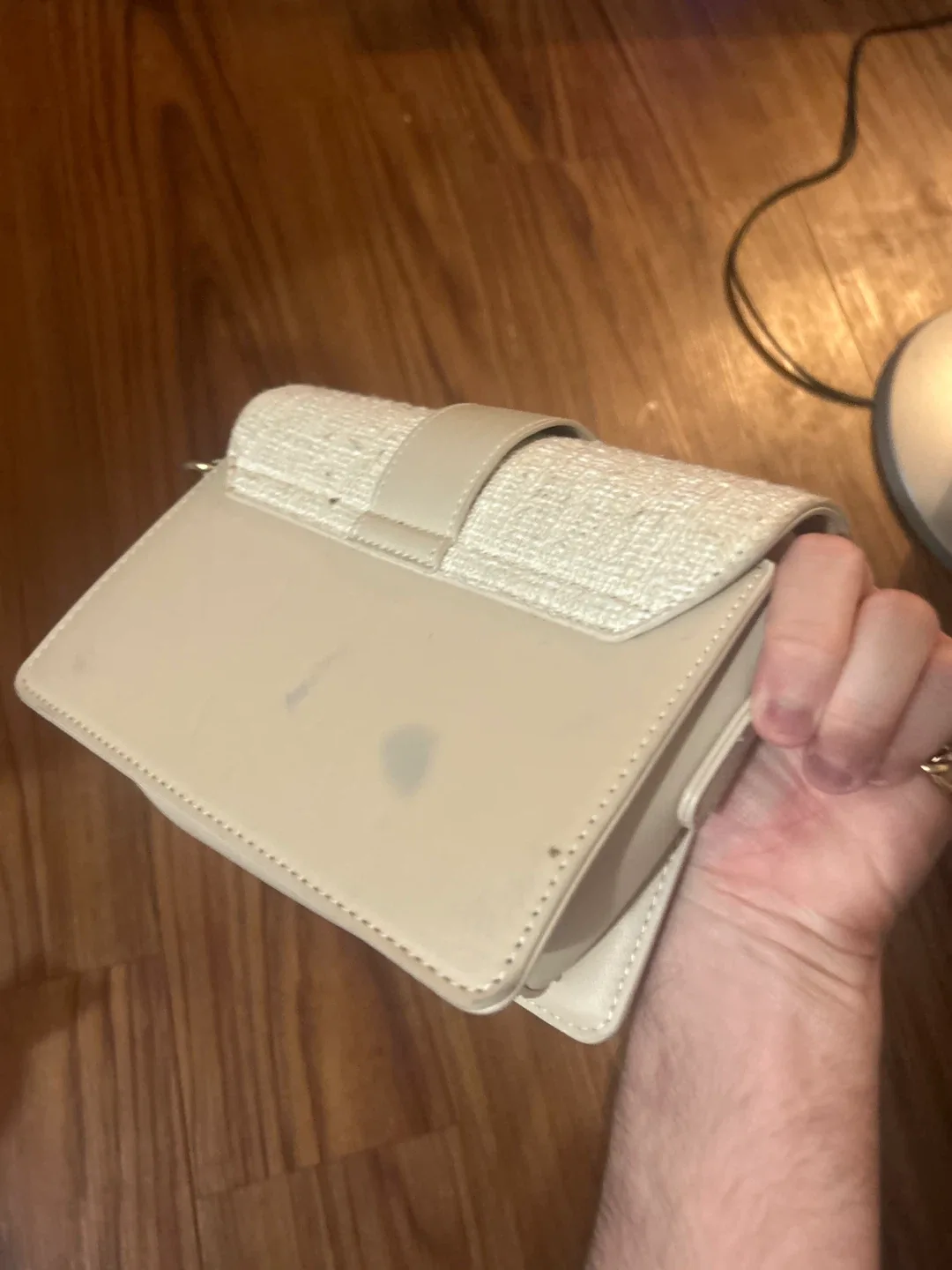 Beige Shoulder Bag with Gold Chain image indicator(5)