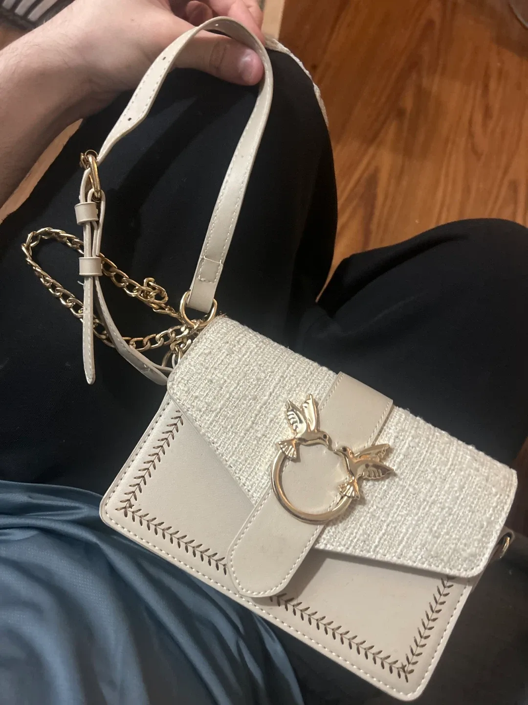 Beige Shoulder Bag with Gold Chain image indicator(2)