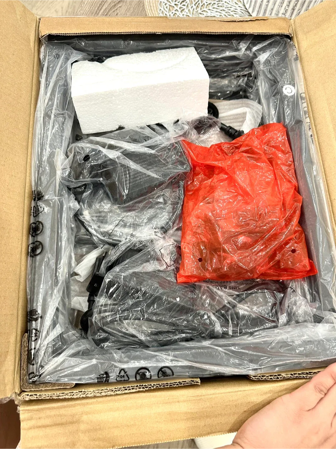 C Shaped Side Table with Charging Station set of 2 ( brandnew) image indicator(3)