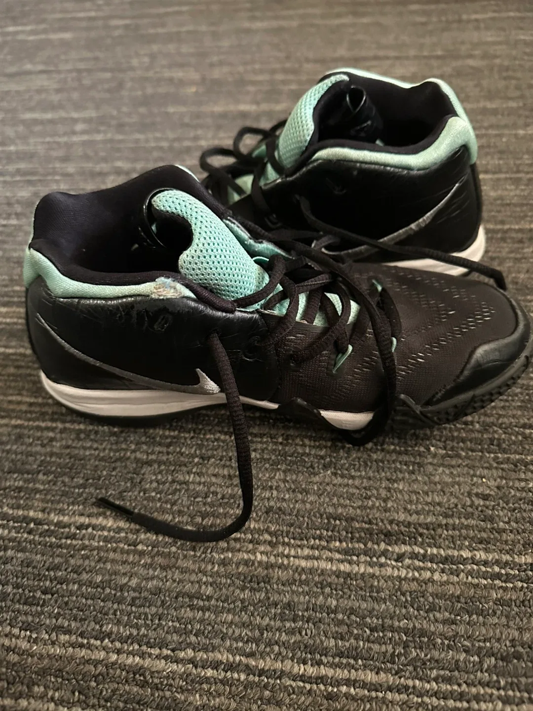 Nike Kyrie IV Basketball Shoes image indicator(3)