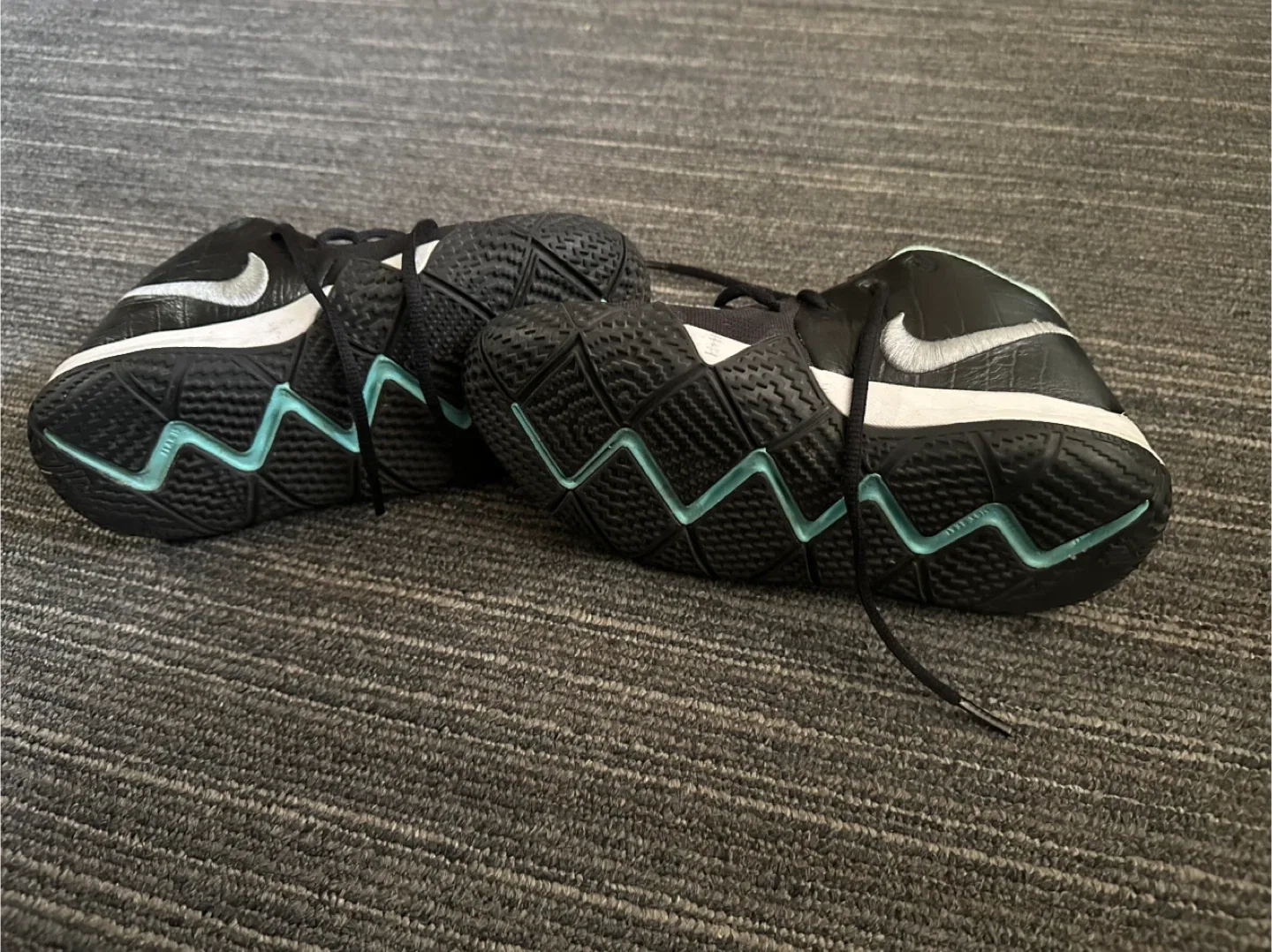 Nike Kyrie IV Basketball Shoes image indicator(4)