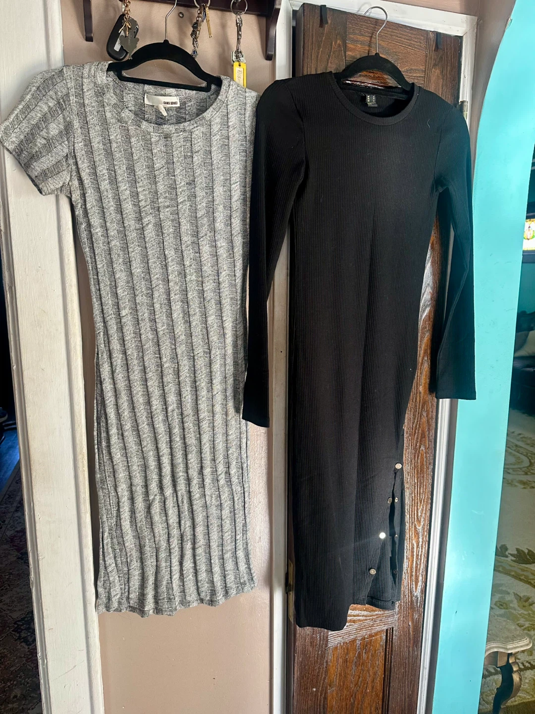 Lot of 2 ribbed dresses in grey and black size small