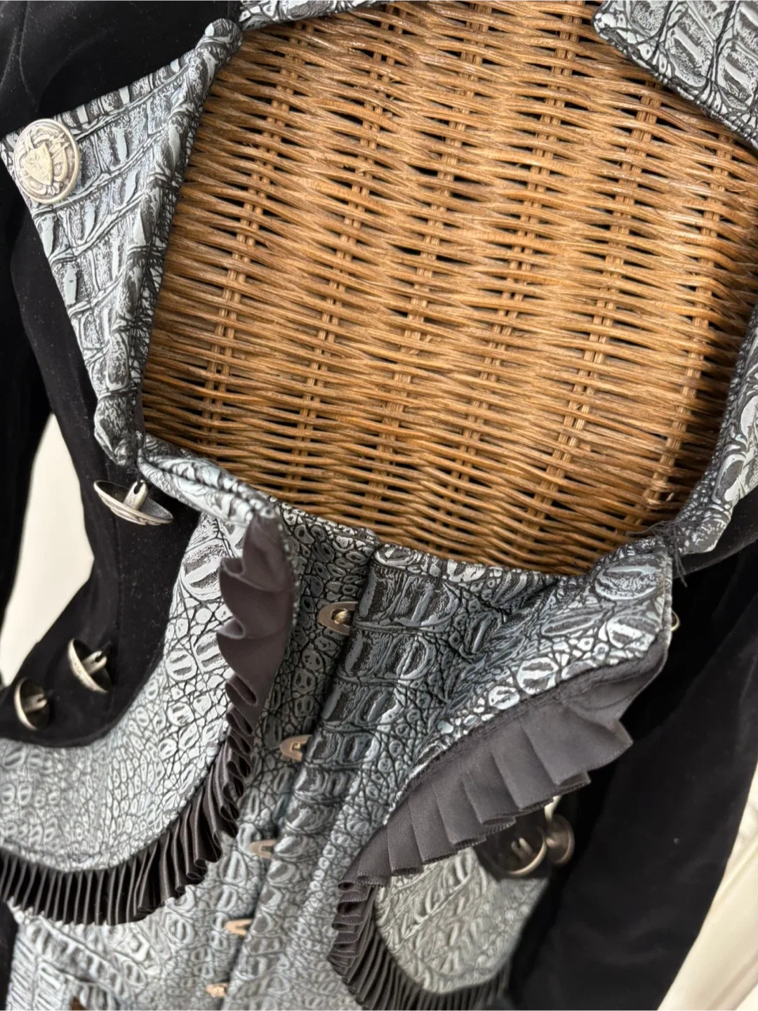 Women’s Pirate Costume Black/Silver * 3 pieces * M image indicator(4)