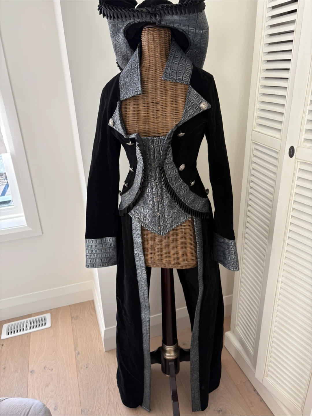 Women’s Pirate Costume Black/Silver * 3 pieces * M - photo 3