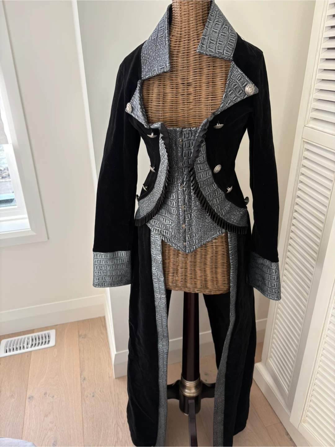 Women’s Pirate Costume Black/Silver * 3 pieces * M - photo 2