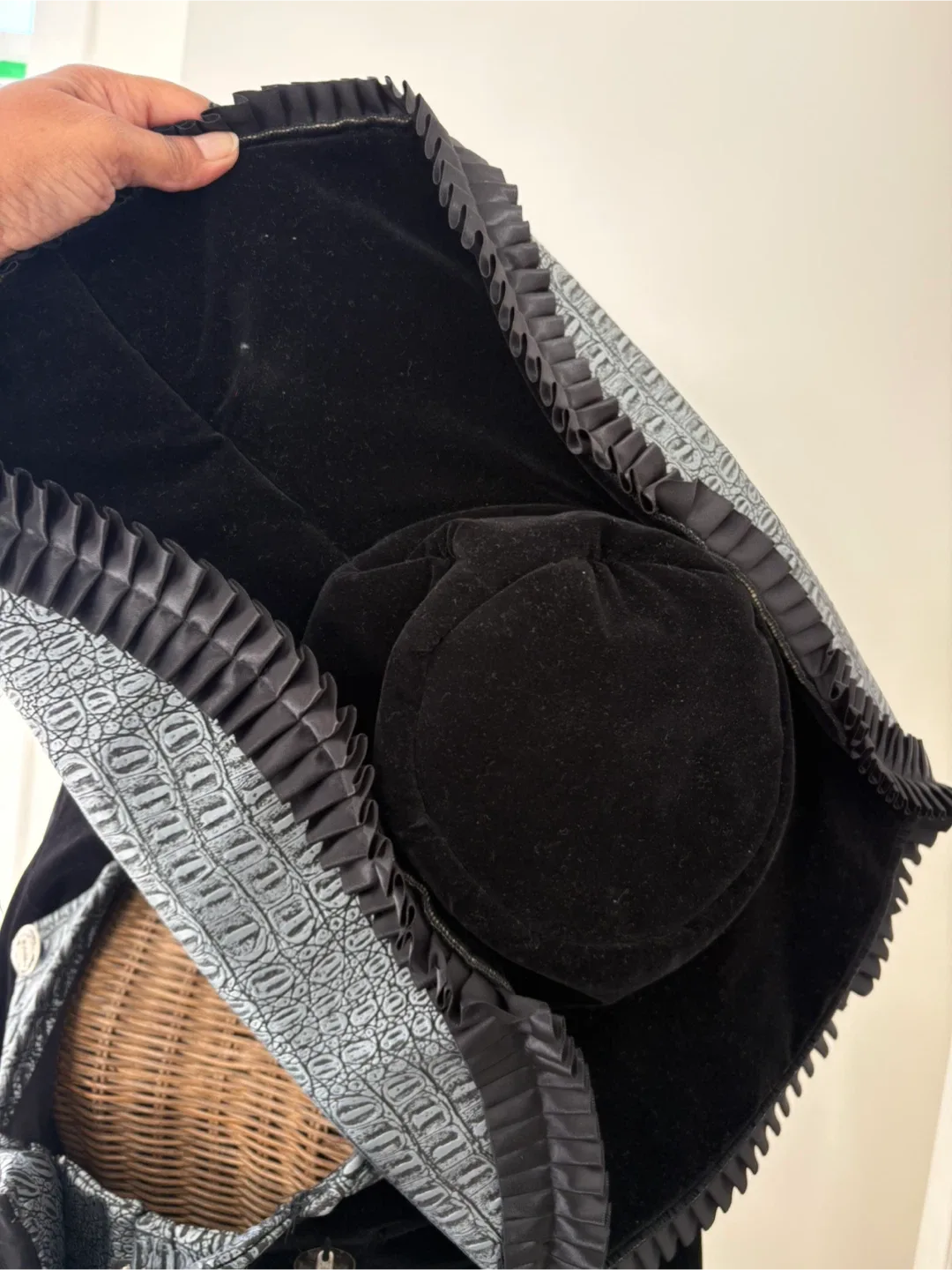 Women’s Pirate Costume Black/Silver * 3 pieces * M image indicator(7)