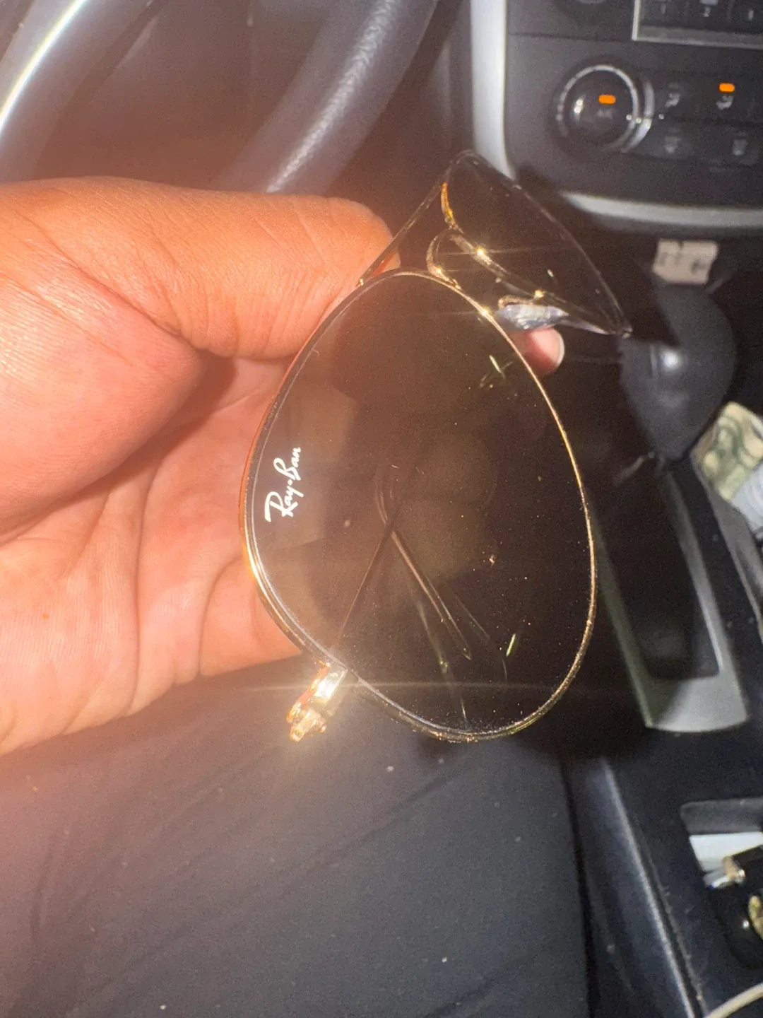 Ray-Ban Aviator Sunglasses image indicator(2)