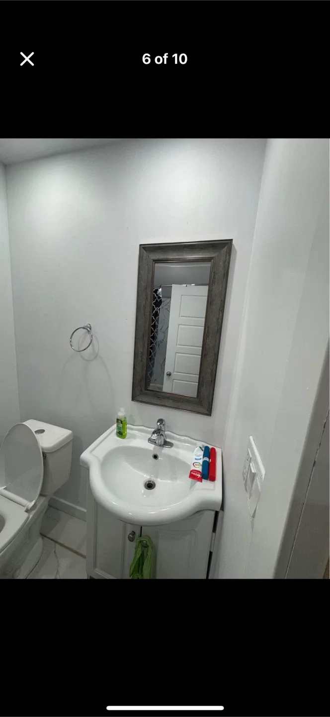 1 Bedroom basement for rent image indicator(2)