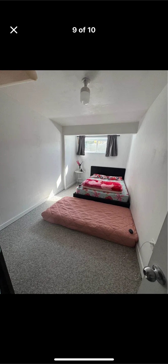 1 Bedroom basement for rent image indicator(6)