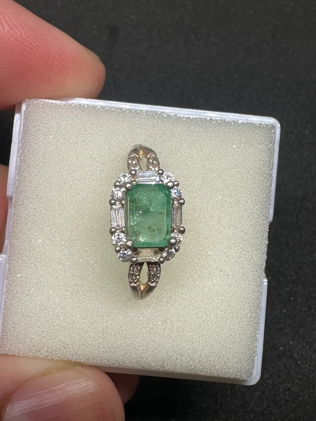 Emerald and white zirconia Ring in Sterling Silver. image indicator(4)