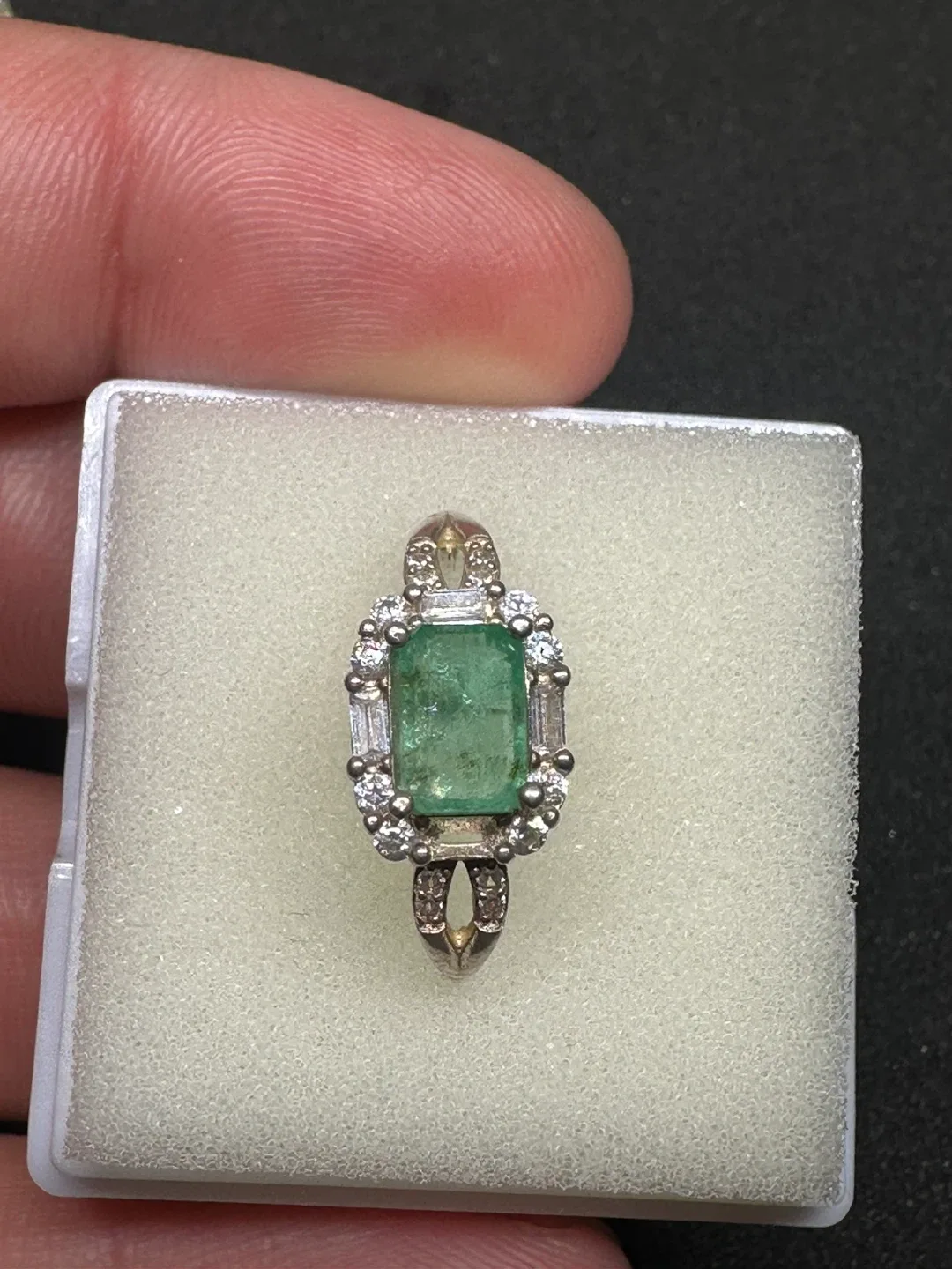 Emerald and white zirconia Ring in Sterling Silver. image indicator(7)