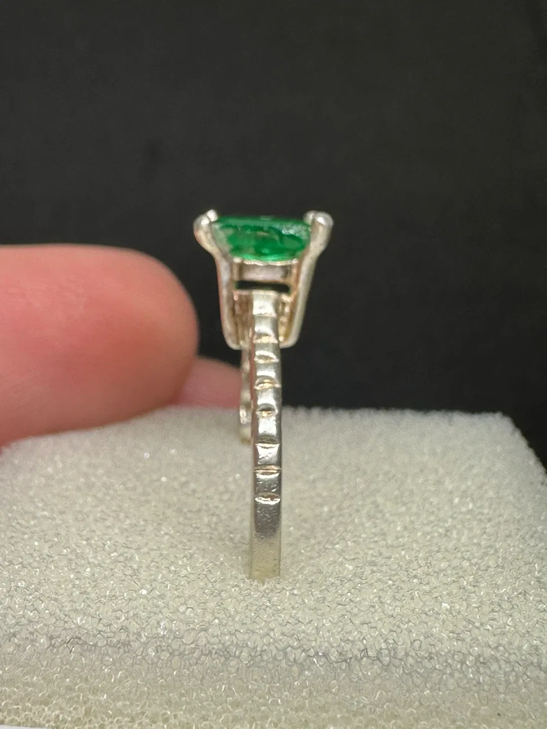 Emerald & Sterling Silver Ring image indicator(4)