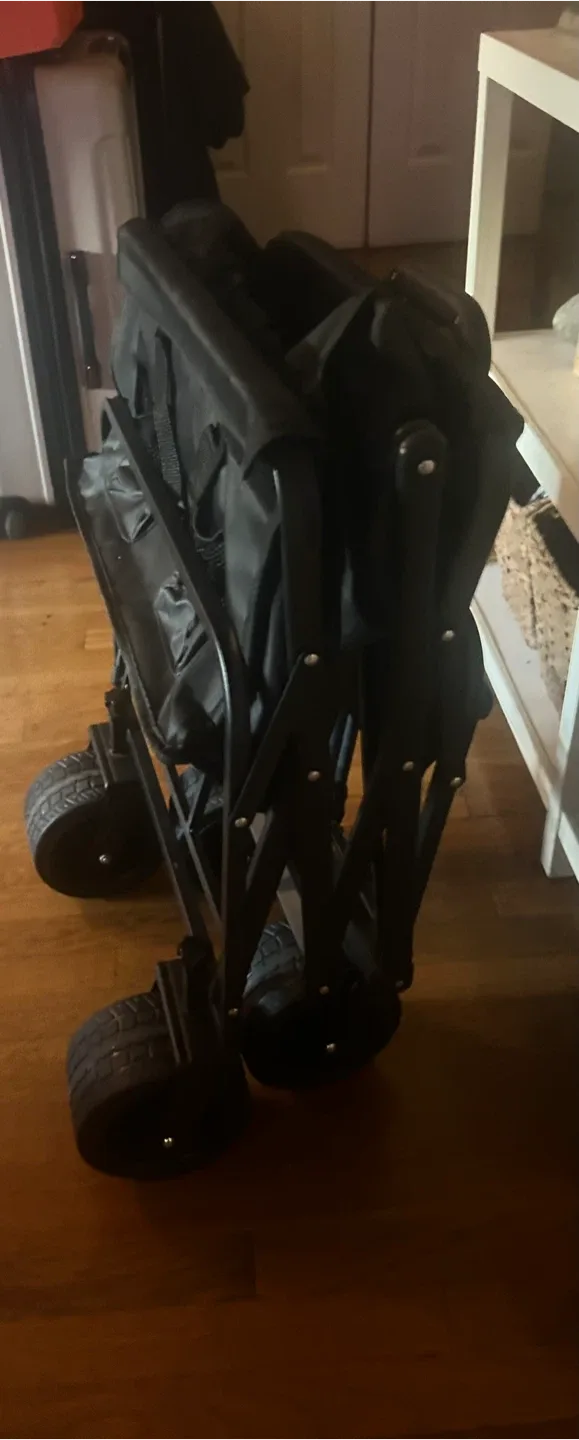 Collapsible/Folding Beach Wagon (Like New) image indicator(3)