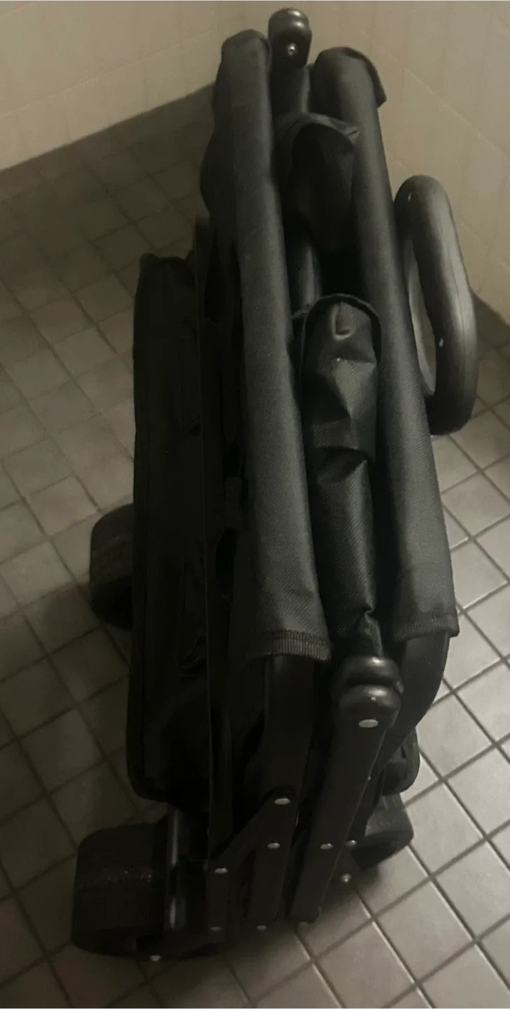 Collapsible/Folding Beach Wagon (Like New) image indicator(4)