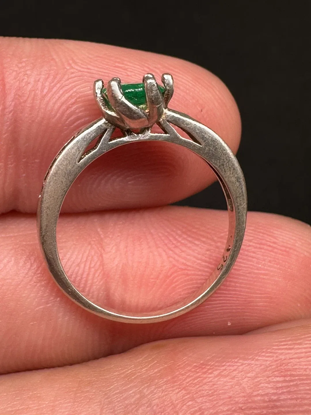 925 Sterling Silver Emerald Ring with white zirconia image indicator(2)