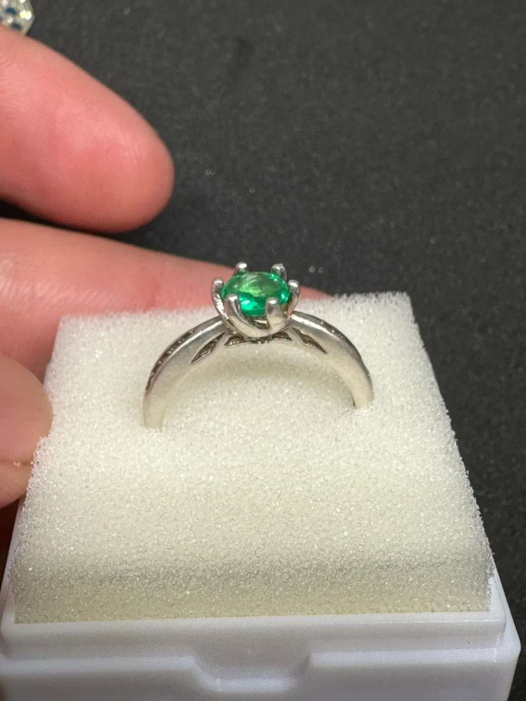 925 Sterling Silver Emerald Ring with white zirconia image indicator(6)