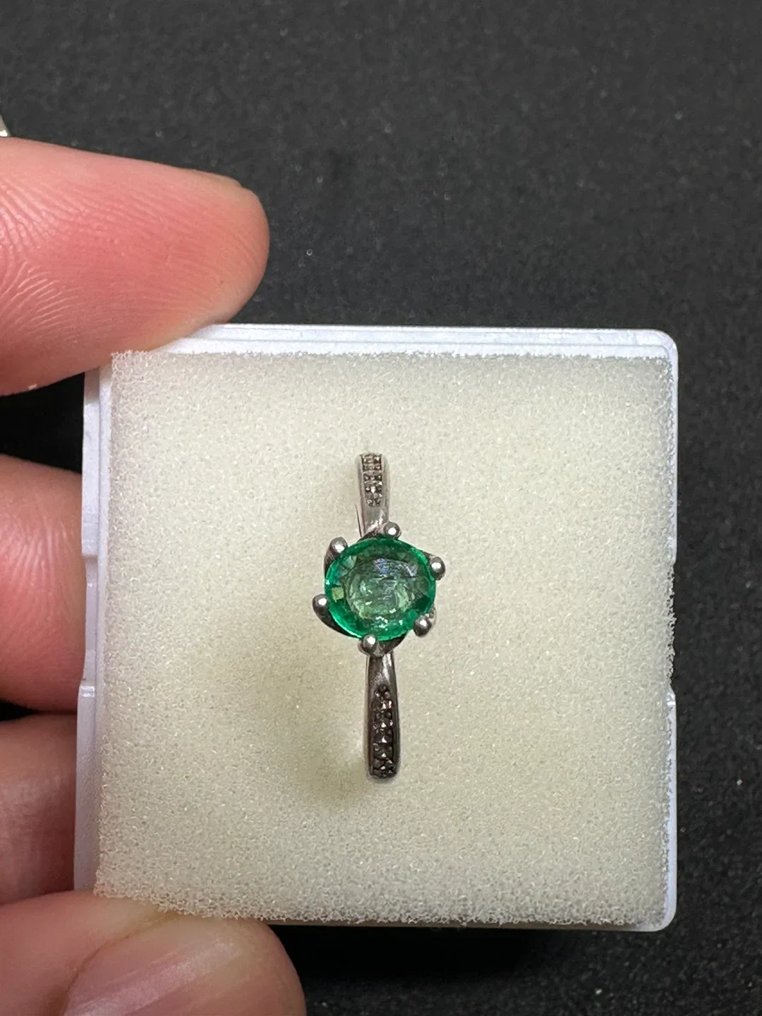 925 Sterling Silver Emerald Ring with white zirconia image indicator(4)